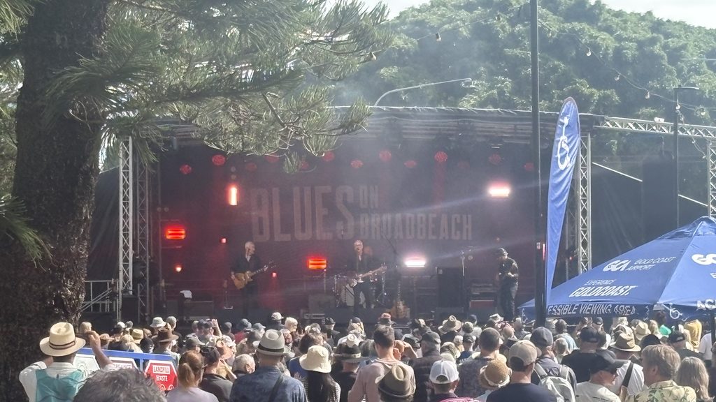 Crowd watching a band on the main stage at the Blues on Broadbeach music festival